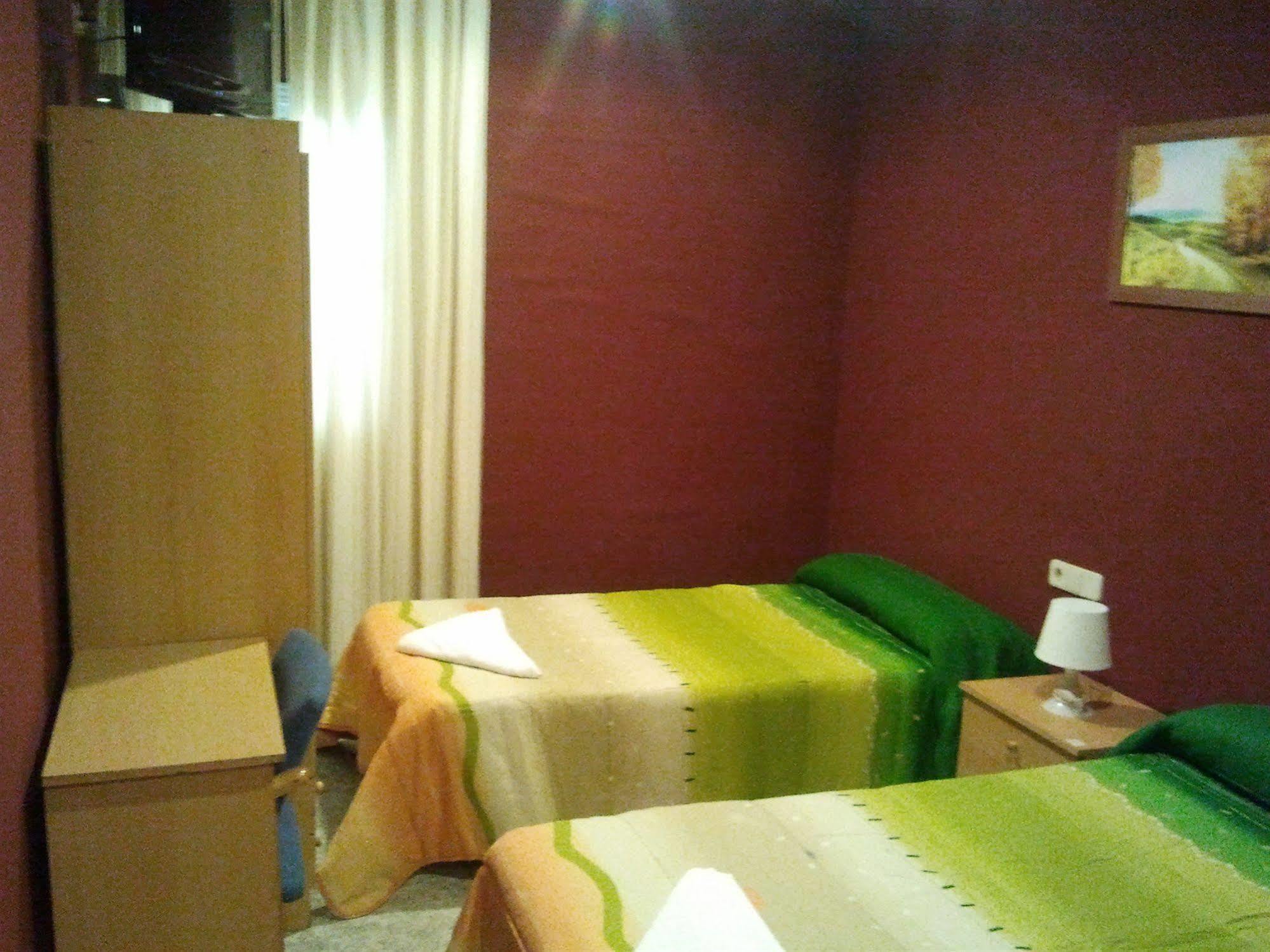 Hostal Emilio Barajas Madrid Exteriér fotografie